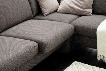 Sedací souprava MULTI_detail výsuvného sedáku_v látce Cinema black-beige_obr. 23