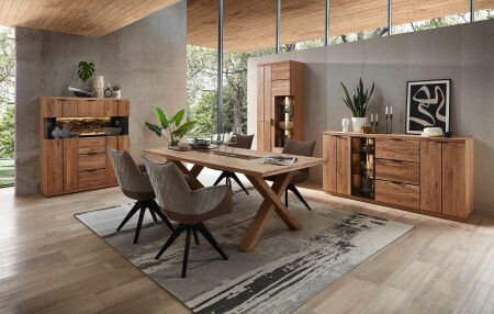 Nábytek do obývacího pokoje a jídelny ARCANA_ sestava "dining room"_ typy 22+01+20+jídelní stůl 01+4x jídelní křeslo 70_ volitelné LED osvětlení_ foto s dekoracemi_ obr. 1