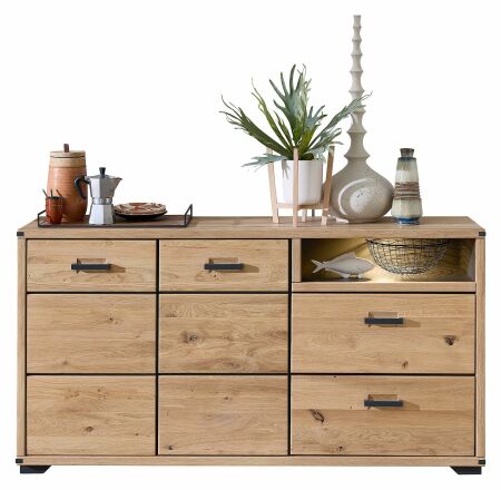 Nábytek do obývacího pokoje a jídelny GAMMA_ sideboard 1X 15 HH 20_ rozměry š/v/h_ 170/90/43 cm_ čelní pohled_ včetně LED osvětlení_ foto s dekoracemi_ obr. 7