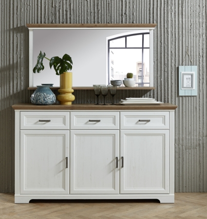 Nábytek do obývacího pokoje a jídelny JASPER_ sideboard 10 G9 UH 20_ rozměry š/v/h_ 166/102/48 cm + závěsné zrcadlo 10 G9 UH 50_ š/v/h_ 142/74/16 cm  čelní pohled_ foto s dekoracemi_ obr. 9