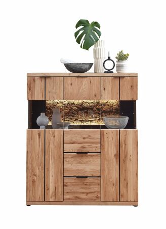 Nábytek do obývacího pokoje ARCANA_ highboard 42 B9 HH 22_ rozměry š/v/h_ 122/144/42 cm_ čelní pohled_ volitelné LED osvětlení_ foto s dekoracemi_ obr. 8