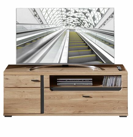 Nábytek do obývacího pokoje ATLANTA_ TV-spodní díl 1L 17 HU 31_ rozměry š/v/h_ 150/55/42 cm_ čelní pohled_ foto s dekorací_ obr. 11