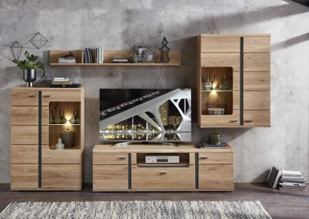 Nábytek do obývacího pokoje ATLANTA_ sestava 1L 17 HU 81_ rozměry š/v/h_ 333/203/42 cm_ čelní pohled_ včetně LED osvětlení_ foto s dekorací_ obr. 1