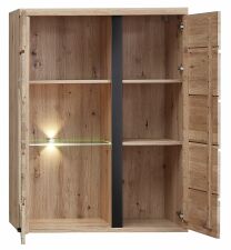 Nábytek do obývacího pokoje ATLANTA_ závěsná vitrína 1L 17 HU 11_ rozměry š/v/h_ 90/120/38 cm_ otevřená_ včetně LED osvětlení_ foto s dekorací_ obr. 11