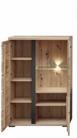 Nábytek do obývacího pokoje ATLANTA_ vitrína levá 1L 17 HU 03_ rozměry š/v/h_ 90/134/38 cm_ otevřená_ včetně LED osvětlení_ foto s dekorací_ obr. 7