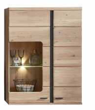 Nábytek do obývacího pokoje ATLANTA_ závěsná vitrína 1L 17 HU 11_ rozměry š/v/h_ 90/120/38 cm_ čelní pohled_ včetně LED osvětlení_ foto s dekorací_ obr. 11 Nábytek do obývacího pokoje ATLANTA_ závěsná vitrína 1L 17 HU 11_ rozměry š/v/h_ 90/120/38 cm_ čelní pohled_ včetně LED osvětlení_ foto s dekorací_ obr. 11