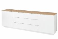 Nábytek do obývacího pokoje BASIC_ TV- sideboard 10 J3 99 20_ rozměry š/v/h_ 240/77/44 cm_ šikmý pohled_ foto s dekoracemi_ obr. 6