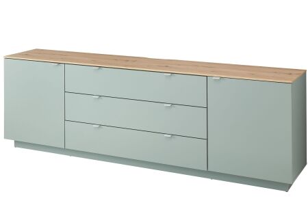Nábytek do obývacího pokoje BASIC_ TV- sideboard 10 J3 99 21_ rozměry š/v/h_ 240/77/44 cm_ šikmý pohled_ foto s dekoracemi_ obr. 6