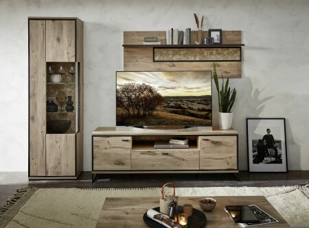 Nábytek do obývacího pokoje CIMA_ sestava 40 78 HH 80_ rozměry š/v/h_ 270/205/49 cm_ čelní pohled_ bez nebo se zhasnutým LED osvětlením_ foto s dekorací_ obr. 2