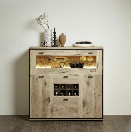 Nábytek do obývacího pokoje CIMA_ highboard 40 78 HH 28_ rozměry š/v/h_ 125/125/40 cm_ LED osvětlení jako volitelné příslušenství_ foto s dekorací_ obr. 10