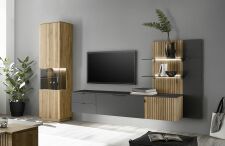 Nábytek do obývacího pokoje FELINO at_ sestava 40 20 K1-2_ rozměry š/v/h_ 300/204/42 cm_ LED osvětlení jako volitelné příslušenství_ foto s dekorací_ obr. 2