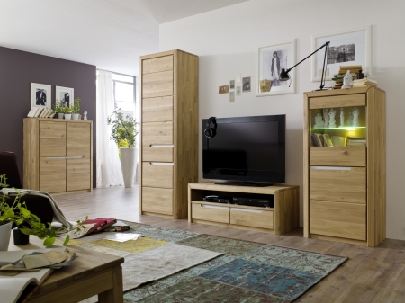 Nábytek do obývacího pokoje FIRENZE_ obývací sestava 405233 + skříňka 07_ LED osvětlení jako volitelné příslušenství_ foto s dekoracemi_ obr. 1
