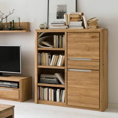 Nábytek do obývacího pokoje FIRENZE_ skříňka s regálem 40 52 12 06 _ rozměry š/v/h_ 114/134/41 cm_ foto s dekorací_ obr. 9