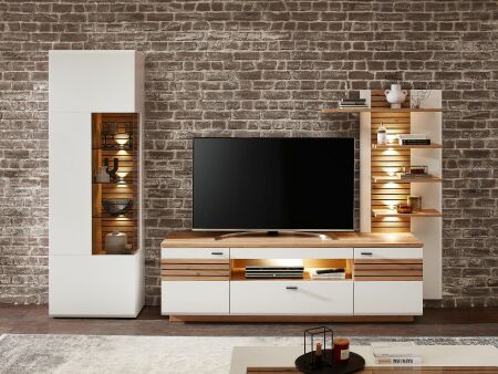 Nbytek do obvacho pokoje FREMONT_ sestava 40 C5 HW 83_ rozmry /v/h_ 296/201/47 cm_ eln pohled_ voliteln LED osvtlen v psluenstv_ foto s dekorac_ obr. 1