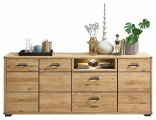 Nábytek do obývacího pokoje GAMMA_ sideboard 1X 15 HH 21_ rozměry š/v/h_ 219/90/43 cm_ čelní pohled_ včetně LED osvětlení_ foto s dekoracemi_ obr. 10