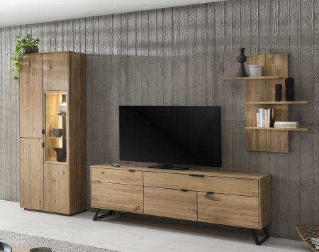 Nábytek do obývacího pokoje LISBOA_ obývací sestava 40 52 42_ rozměry š/v/h_ 280/203/45 cm_ čelní pohled_ volitelné LED osvětlení a granitová vložka do vitríny v příslušenství_ foto s dekorací_ obr. 4