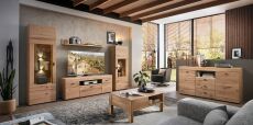 Nábytek do obývacího pokoje MERANO_ ob. sestava 4S 15 HU 80 + sideboard 4S 15 HU 20 + konf. stůl 2S 05 HU 02 _ LED osvětlení jako volitelné příslušenství_ foto s dekoracemi_ obr. 1