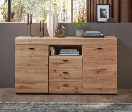 Nábytek do obývacího pokoje MERANO_ sideboard 4S 15 HU 20 _ foto s dekoracemi_ obr. 6