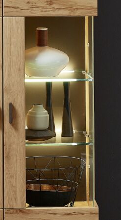 Nábytek do obývacího pokoje MERCURY I._ detail bočního prosklení u vitrín a volitelného LED osvětlení_ obr. 4