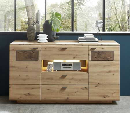 Nábytek do obývacího pokoje MERCURY II._ sideboard 40 A6 HH 20_ rozměry š/v/h_ 175/98/47 cm_ čelní pohled_ volitelné LED osvětlení v příslušenství_ foto s dekorací_ obr. 11
