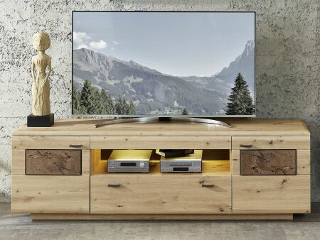 Nábytek do obývacího pokoje MERCURY II._ TV- spodní díl 40 A6 HH 30_ rozměry š/v/h_ 190/59/47 cm_ čelní pohled_ volitelné LED osvětlení v příslušenství_ foto s dekorací_ obr. 7