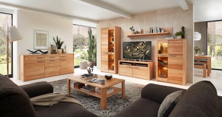 Nábytek do obývacího pokoje NATURA_ ob. sestava 12 18 FF 82 + sideboard 12 18 FF 20 + konf. stůl 22 18 FF 02 _ včetně LED osvětlení_ foto s dekoracemi_ obr. 1