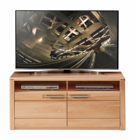 Nábytek do obývacího pokoje NATURA_ TV-spodní díl 12 18 FF 30_ rozměry š/v/h_ 131/58/45 cm_ čelní pohled_ foto s dekorací_ obr. 10