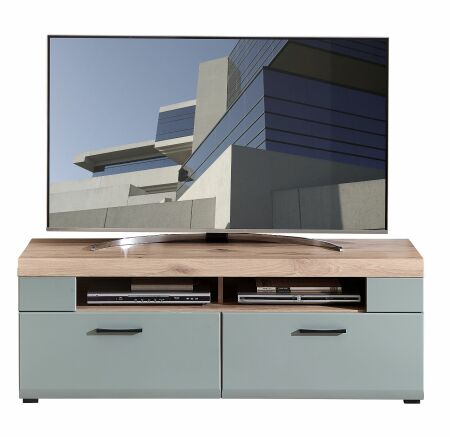 Nábytek do obývacího pokoje PHOENIX_ TV spodní díl 10 A1 H9 31_ rozměry š/v/h_ 140/51/47 cm_ čelní pohled_ foto s dekorací_ obr. 8