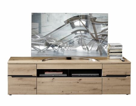 Nábytek do obývacího pokoje VANCOUVER_ TV- spodní díl 1K G6 GH 31_ rozměry š/v/h_ 192/53/47 cm_ čelní pohled_ včetně LED osvětlení_ foto s dekoracemi_ obr. 6