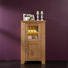 Masivní nábytek LOFT_highboard typ 41_divoký dub natur masiv_foto s dekorací Masivní nábytek LOFT_highboard typ 41_divoký dub natur masiv_foto s dekorací