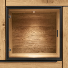 Obývací a jídelní nábytek VALERO_ volitelná zadní plocha v nikách a vitrinách_ dřevo_ dodáváno ve standardu_ obr. 19