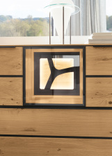 Obývací a jídelní nábytek VALERO_ detail niky s volitelnou zadní skleněnou plochou s ornamentem a LED osvětlením_ za příplatek_ obr. 25 Obývací a jídelní nábytek VALERO_ detail niky s volitelnou zadní skleněnou plochou s ornamentem a LED osvětlením_ za příplatek_ obr. 25