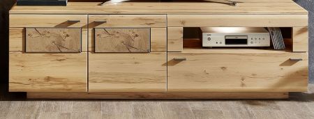 Obvac nbytek MERCURY I._ detail soklu u TV-spodnho dlu_ obr. 10