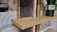 Zvsn stnov panel TEZANO_ detail_ zadn pohledov plocha s imitac bidlice a skutench ez masivnho deva vetn kry_ vetn LED osvtlen_ obr. 6