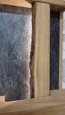 Zvsn stnov panel TEZANO_ detail_ zadn pohledov plocha s imitac bidlice a skutench ez masivnho deva vetn kry_ vetn LED osvtlen_ obr. 7