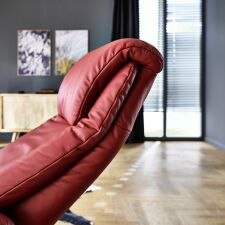 Relaxační polohovatelné křeslo SAXON 9501_ opěradlo C_ područky 2_ v kůži Cento rosso antico_ detail opěradla_ obr. 33 Relaxační polohovatelné křeslo SAXON 9501_ opěradlo C_ područky 2_ v kůži Cento rosso antico_ detail opěradla_ obr. 33