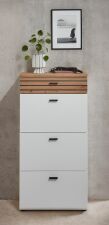 Předsíňový nábytek FREMONT_ botník 60 C5 HW 14_ š/v/h_ 65/132/25 cm_ čelní pohled_ foto s dekorací_ obr. 9