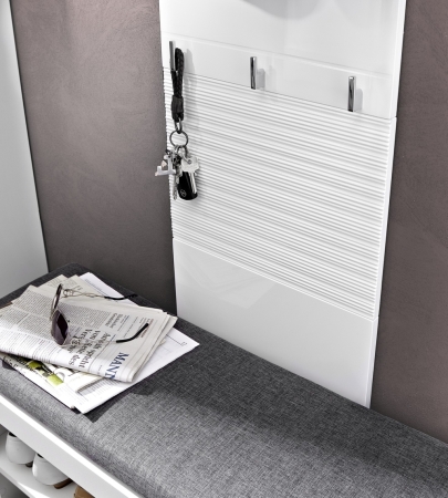 Předsíňový nábytek LIFE_ detail závěsného šatního panelu_ obr. 6