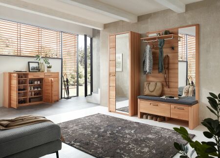 Předsíňový nábytek NATURA_ inspirativní foto_ předsíňová sestava 32 18 FF 82 + botník 12 (není součástí sestavy)_ otevřený_ vnitřní uspořádání_ obr. 14
