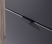 Předsíňový nábytek PRESTIGE_ detail supermatných předních ploch a úchytky_ obr. 4 Předsíňový nábytek PRESTIGE_ detail supermatných předních ploch a úchytky_ obr. 4