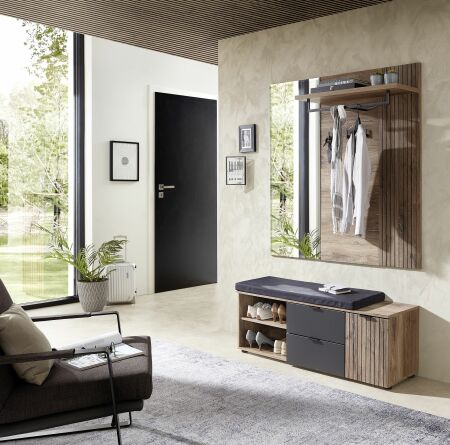 Předsíňový nábytek PRESTIGE_ sestava 3T F7 VM 83_ š/v/h_ 134/204/38 cm_ šikmý pohled_ obr. 1