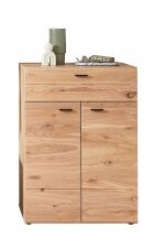 Předsíňový nábytek SYLT_ botník 62 05 HU 10_ š/v/h  75/ 105/ 39 cm_ čelní pohled_ foto s dekorací_ obr. 7