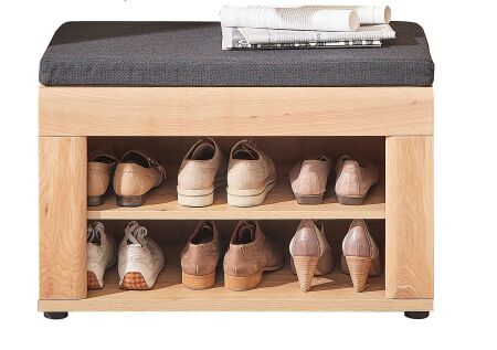Předsíňový nábytek SYLT_ lavice s polštářem na sezení 62 05 HU 60_ š/v/h  75/ 49/ 39 cm_ čelní pohled_ foto s dekorací_ obr. 11