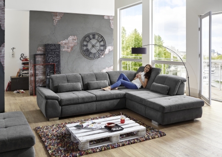 Sedací souprava PUSH_ sestava 3LST-SE-1,5STAhoR_ rozměry sestavy zleva 315 x 260 cm_ výška 85-100 cm_ nastavení hloubky sedu ve standardu_ ostatní volitelné funkce za příplatek_ v látce Nemo grau_ foto s modelem_ obr. 3