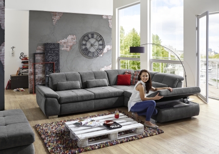 Sedací souprava PUSH_ sestava 3LST-SE-1,5STAhoR_ rozměry sestavy zleva 315 x 260 cm_ výška 85-100 cm_ nastavení hloubky sedu ve standardu_ ostatní volitelné funkce za příplatek_ v látce Nemo grau_ foto s modelem_ obr. 4