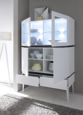 Highboard REX_bílá-wenge_2 proskl. dv. + 2 dv. + 2 zásuvky_otevřený Highboard REX_bílá-wenge_2 proskl. dv. + 2 dv. + 2 zásuvky_otevřený