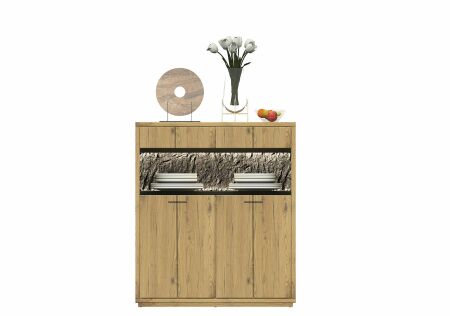 Nábytek do obývacího pokoje ALGARVE_ highboard 46 16 HH 22_ rozměry š/v/h_ 120/139/41 cm_ volitelné LED osvětlení_ čelní pohled_ vyobrazení s dekoracemi_ obr. 10