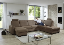 Sedací souprava CINCINATTI_ sestava CanL-2,5EL-SE-1,5AhoR_ rohové rozměry zleva 163 x 319 x 241 cm_ volitelné funkce a polštáře za příplatek_ v látce Holiday mandel_ foto s modelem_ obr. 4