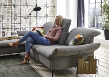 Sedací souprava SENSO 1037_sestava Longchair MAXI s područkou vlevo - 2,5sed s područkou vpravo_ v látce Trend grey_ detail polohovatelných zádových opěradel_ obr. 6 Sedací souprava SENSO 1037_sestava Longchair MAXI s područkou vlevo - 2,5sed s područkou vpravo_ v látce Trend grey_ detail polohovatelných zádových opěradel_ obr. 6