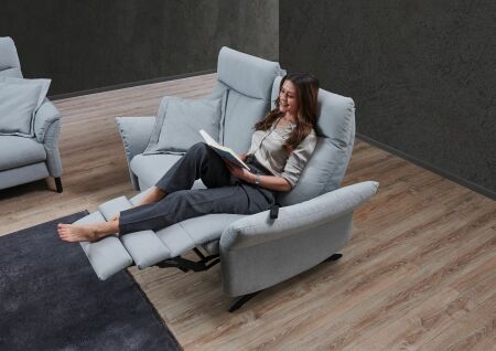 Sedací souprava SEVILLA 3620_ 1,5sed medium s podr. vlevo + 1,5sed medium s podr. vpravo_ polohovací funkce RELAX_ v látce Easy Care light blue_ obr. 13